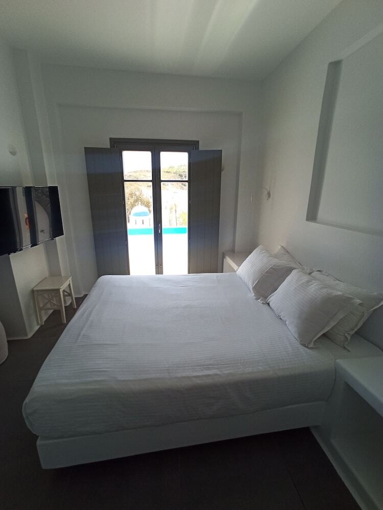 Amphitrite Suites Santorini