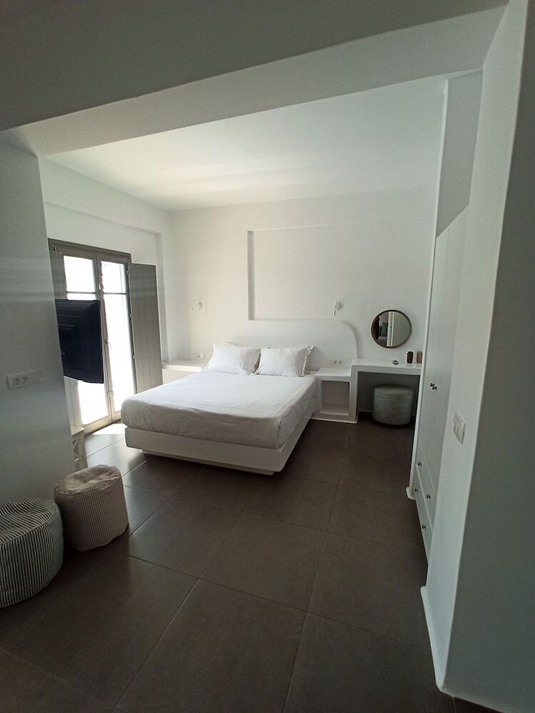 Amphitrite Suites Santorini