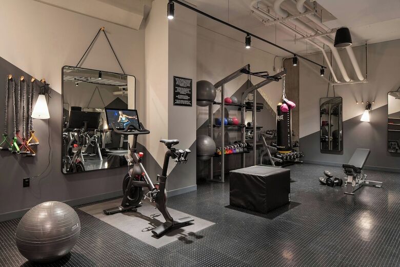 Hotel Moxy Portland Downtown