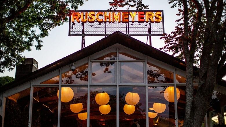Hotel Ruschmeyers #3 - Queen