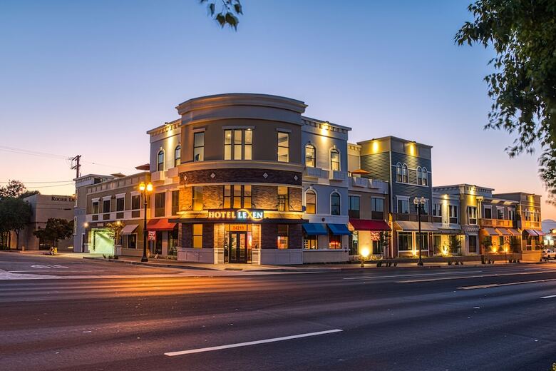Hotel Lexen - Newhall