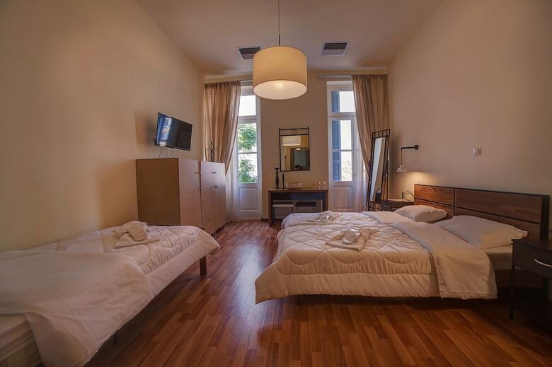 Athinas Street Inn