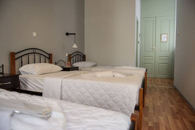 Athinas Street Inn