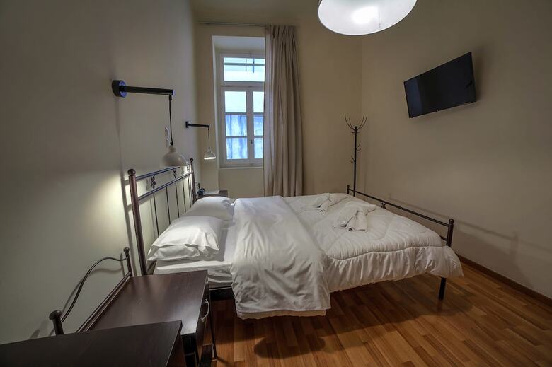 Athinas Street Inn