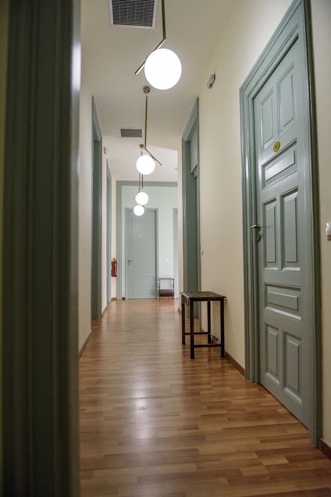 Athinas Street Inn