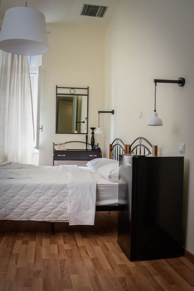 Athinas Street Inn