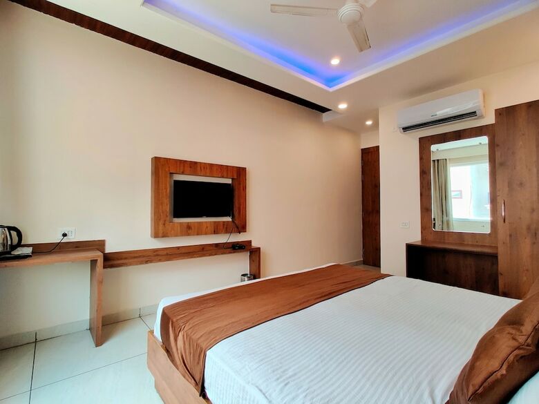 Hotel Divine Residency