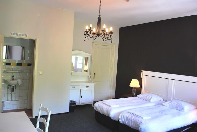 Hotel1875