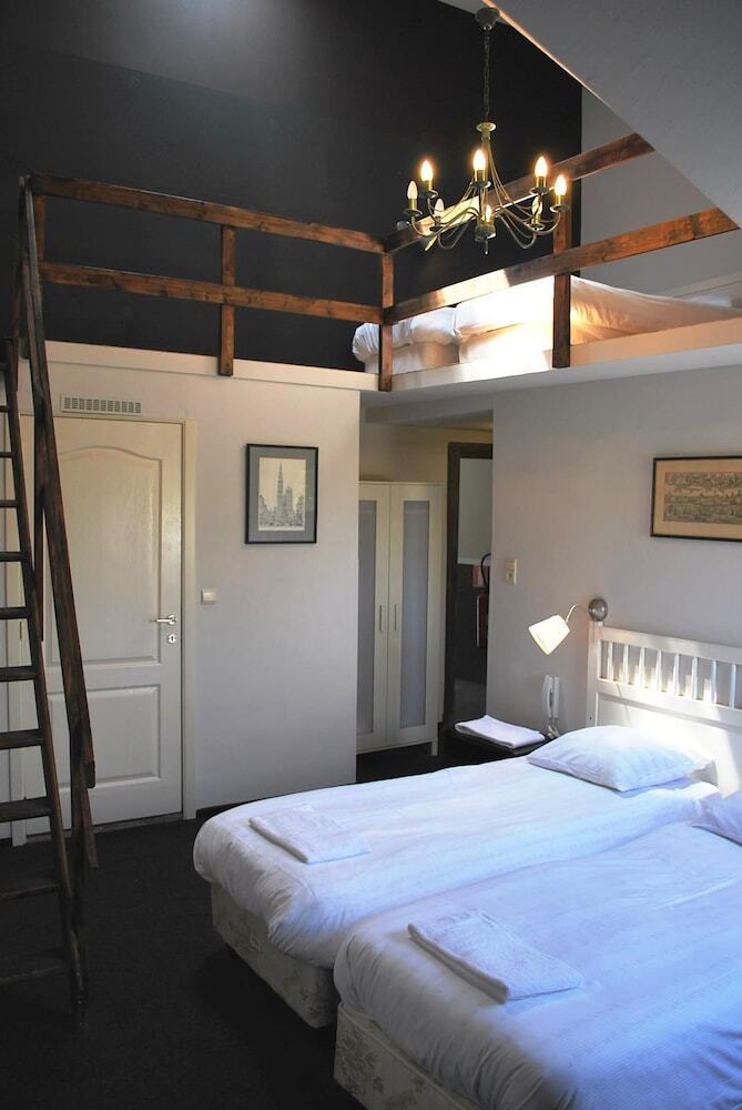 Hotel1875