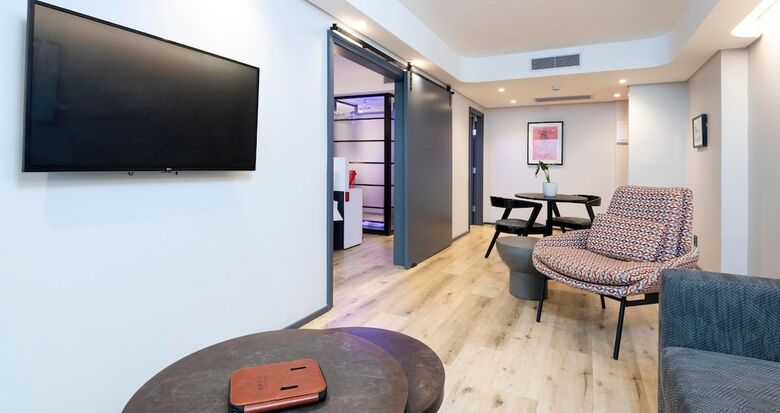 Anew Hotel Green Point
