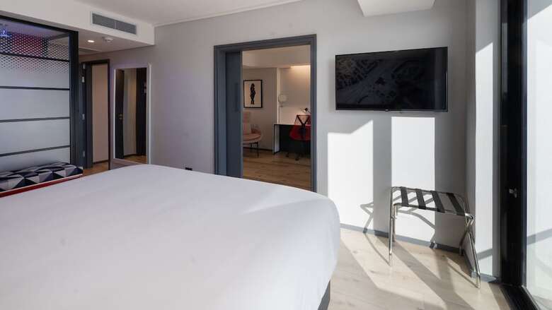 Anew Hotel Green Point