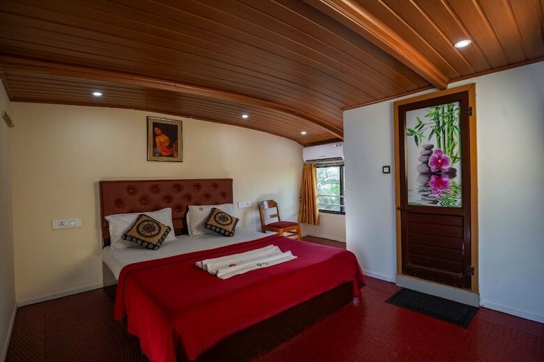 Hotel Coco Houseboat