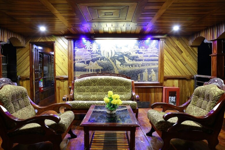 Hotel Coco Houseboat