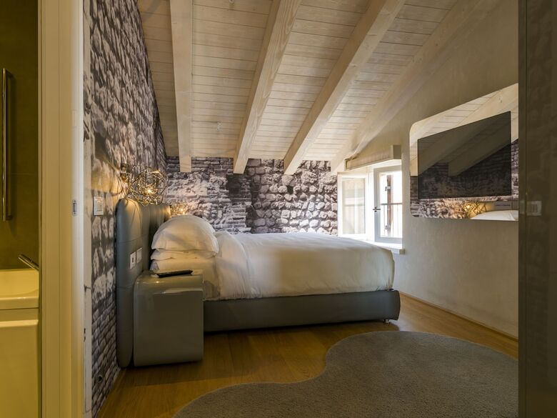 Lords Of Verona Luxury Apartments