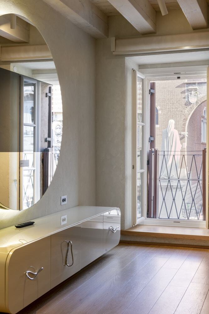 Lords Of Verona Luxury Apartments