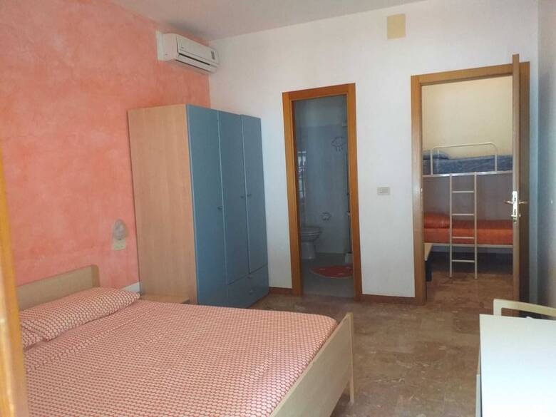 Bed & Breakfast Room-spacious Quadruple Room A Stone Thr