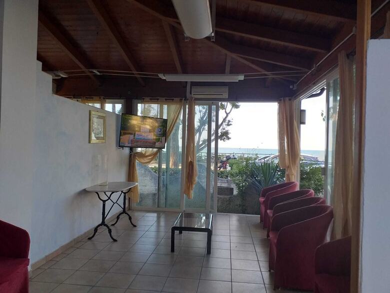 Bed & Breakfast Room-spacious Quadruple Room A Stone Thr