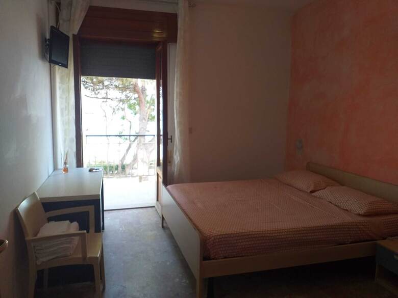 Bed & Breakfast Room-spacious Quadruple Room A Stone Thr