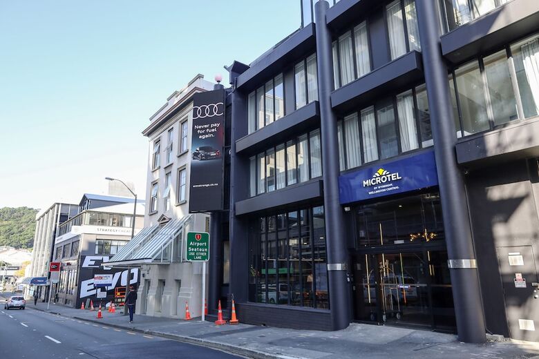 Hotel Microtel By Wyndham Wellington