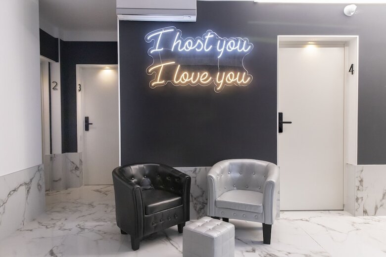 Hotel I Host You