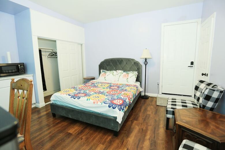Independent Suite