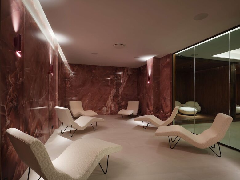 Iceland Parliament Hotel, Curio Collection By Hilton