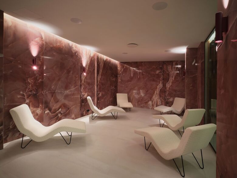 Iceland Parliament Hotel, Curio Collection By Hilton