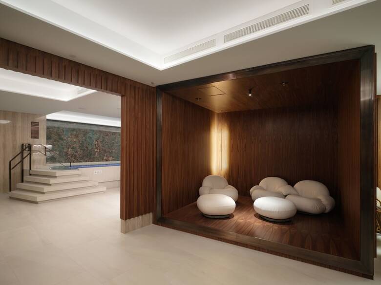 Iceland Parliament Hotel, Curio Collection By Hilton