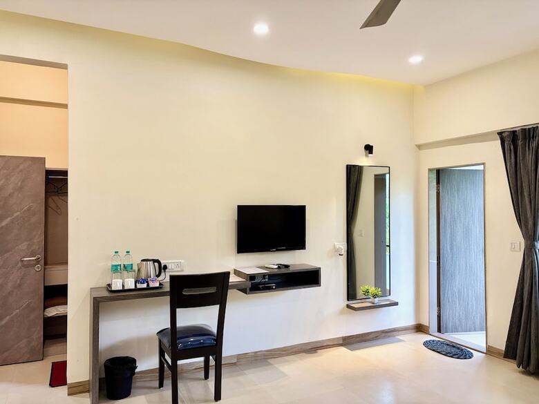 Girivihar Holiday Club - Pure Veg