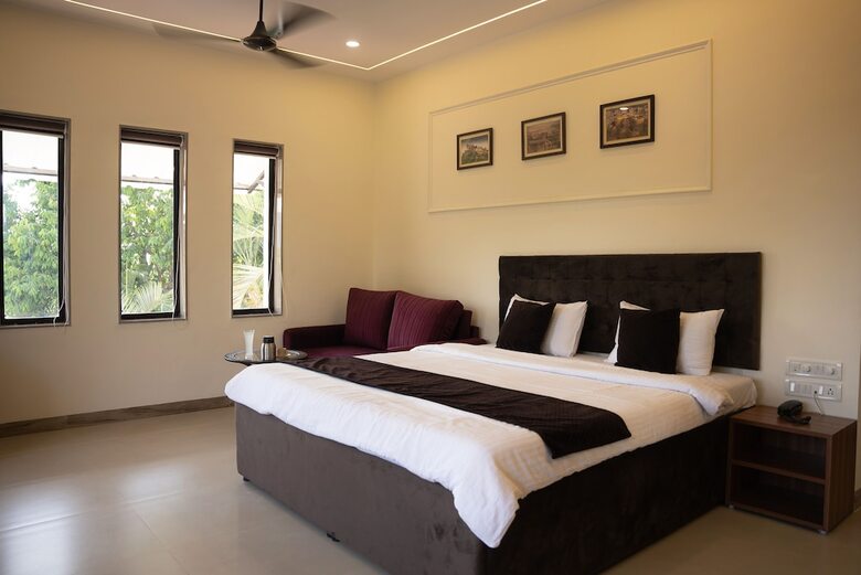 Girivihar Holiday Club - Pure Veg
