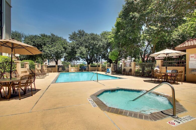 Drury Plaza Hotel San Antonio Airport