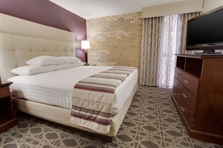 Drury Plaza Hotel San Antonio Airport
