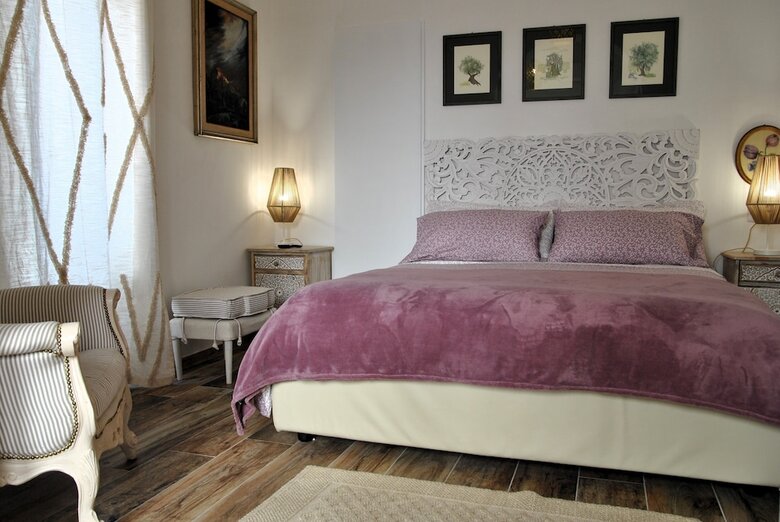Room In B&B - Mariasofia Master Suite With Private Bathroom