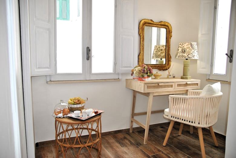 Room In B&B - Mariasofia Master Suite With Private Bathroom