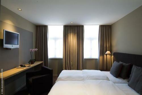 Pol Hotel