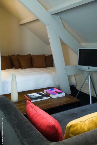 Pol Hotel