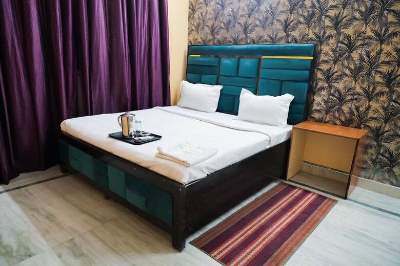 Roomshala 155 Hotel Jpc
