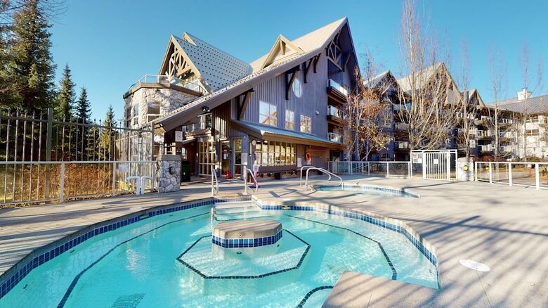 Aparthotel Aspens By Whistler Blackcomb Vacation Rentals
