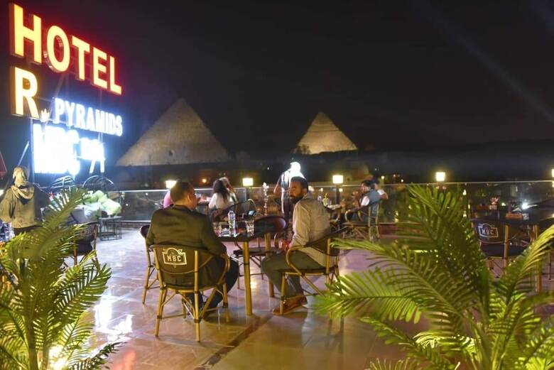 Aparthotel Guest House Paradise Top Roof Pyramids View