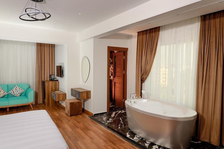 Aparthotel Guest House Paradise Top Roof Pyramids View