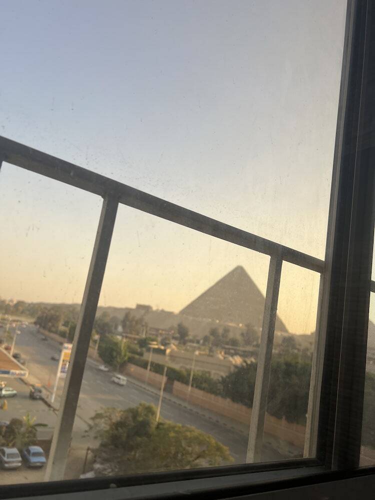 Aparthotel Guest House Paradise Top Roof Pyramids View