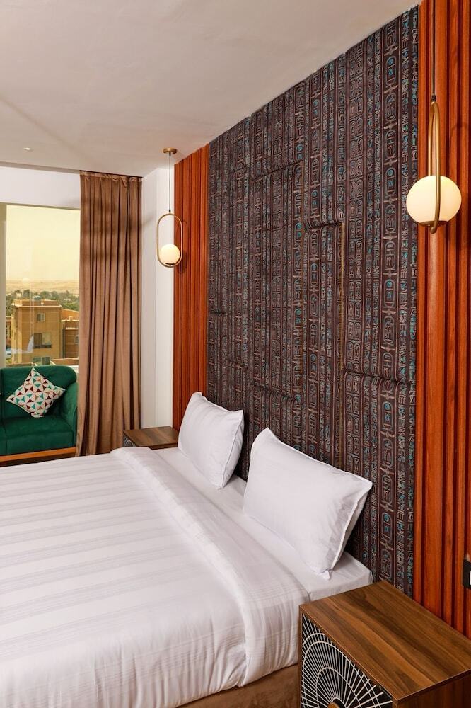 Aparthotel Guest House Paradise Top Roof Pyramids View