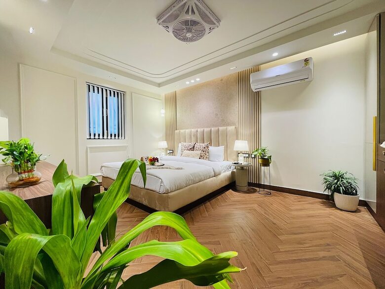 Hotel Roomshala 134 Premium Rooms Saket