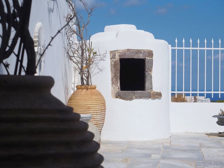 Hotel The Palm Rock Finikia Santorini