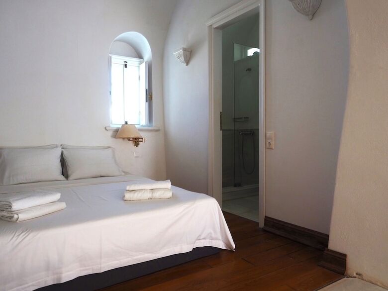 Hotel The Palm Rock Finikia Santorini