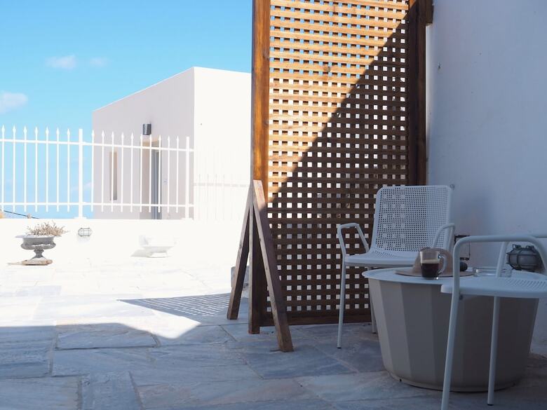 Hotel The Palm Rock Finikia Santorini