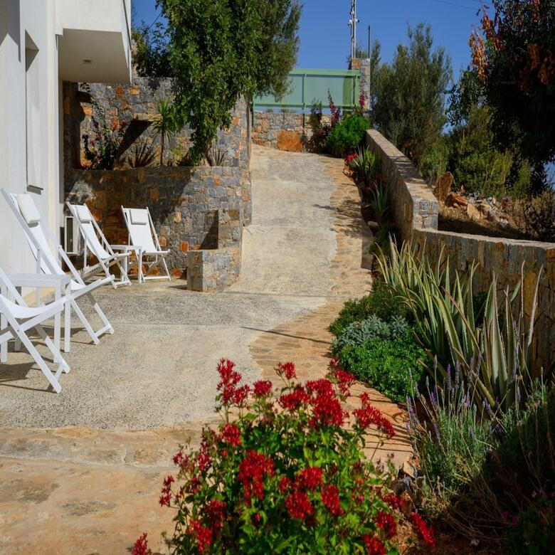 Roots Suites In Crete