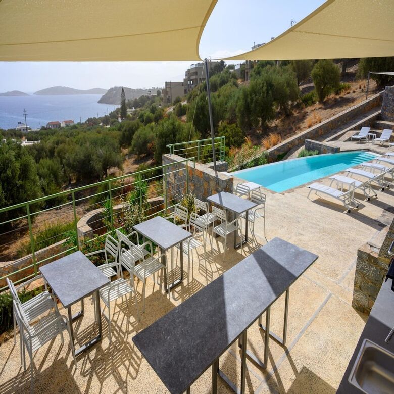 Roots Suites In Crete