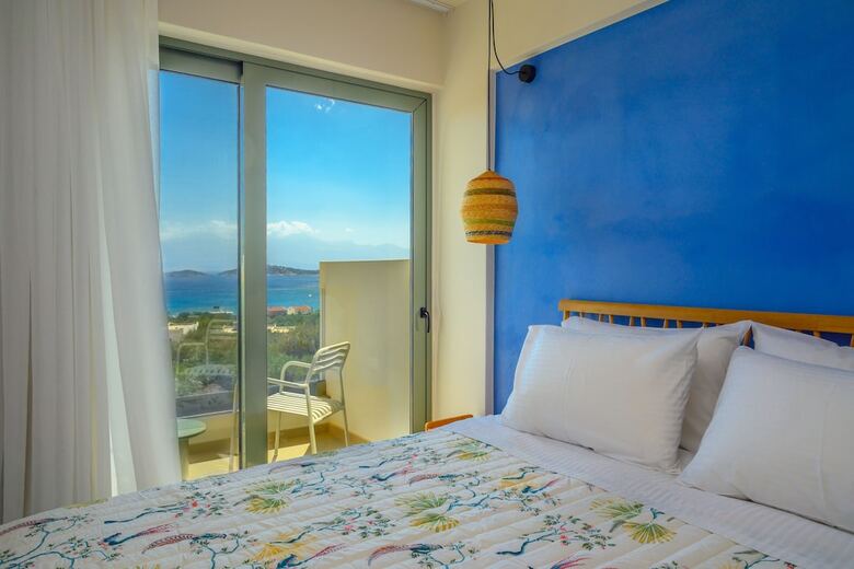 Roots Suites In Crete