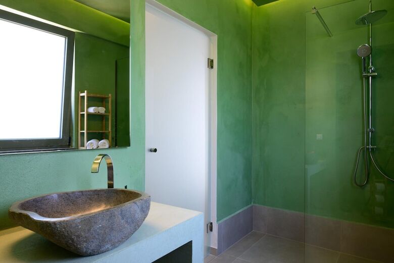 Roots Suites In Crete